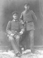 'Dargestellt sind möglicherweise Ernst VOGELBUSCH und August VOGELBUSCH. Das ist jedoch eine sehr unsichere Vermutung Foto aus dem Atelier Ottenstreuer Velbert, Friedrichstraße 137