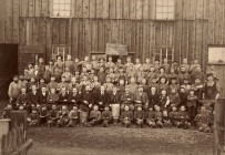 01_1895_Belegschaft.jpg